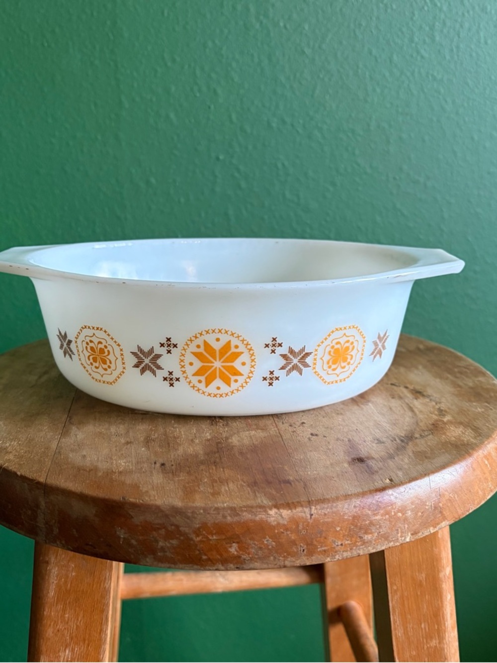 Vintage Pyrex Casserole dish in “Town and Country” 1.5 Quart